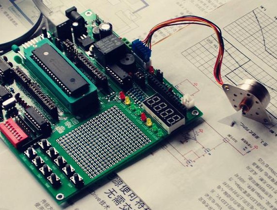“可編程PLC控制器與單片機在本質上有什么差別？”